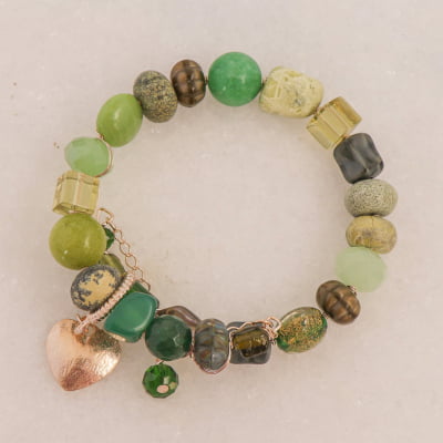 Pulseira com mix de pedras, muranos e cristais tons verdes  folheado em ouro 18k 402150000000001