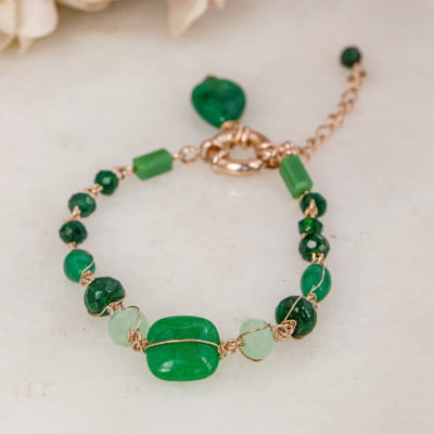 Pulseira com mix de pedras naturais e cristais verdes  folheado em ouro 18k 402150000000002