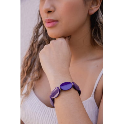 Pulseira bordada a mão com resinas roxas folheado em ouro 18k   402120000000004