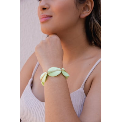 Pulseira bordada a mão com resinas verdes folheado em ouro 18k   402150000000013 Pulseira bordada a mão com resinas verdes folheado em ouro 18k   402150000000013